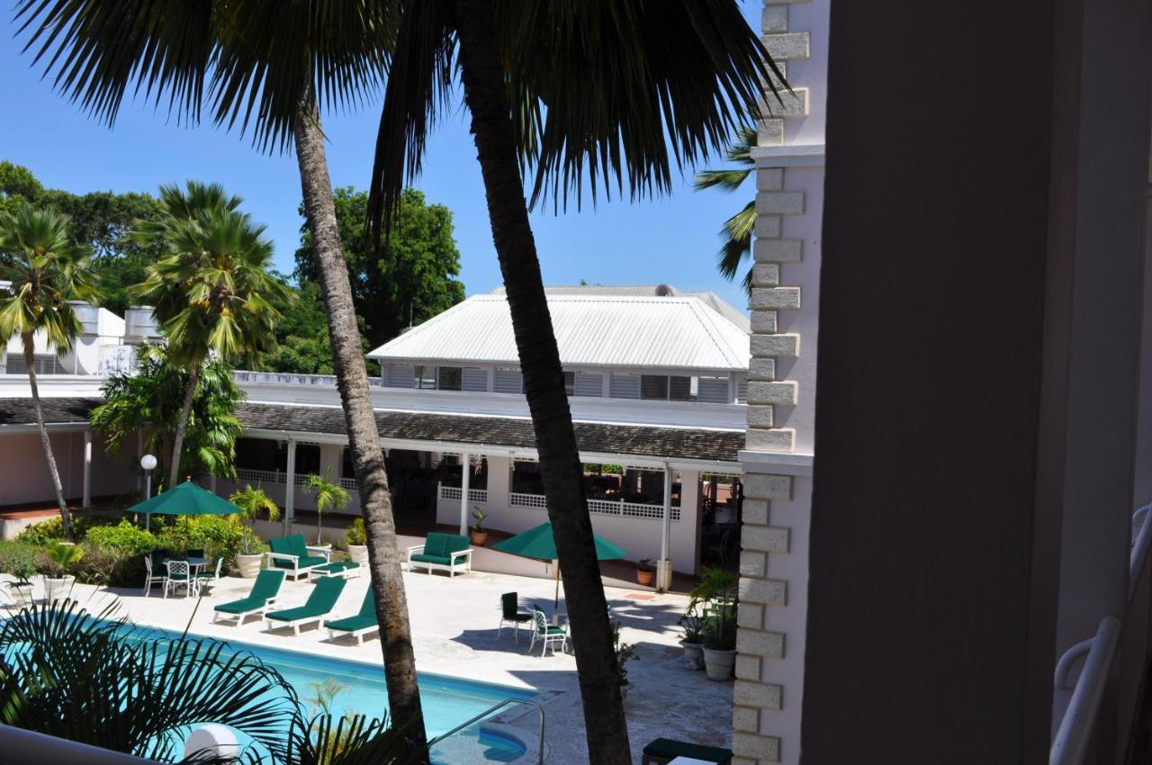 Hotel Pommarine บริดจ์ทาวน์ ภายนอก รูปภาพ