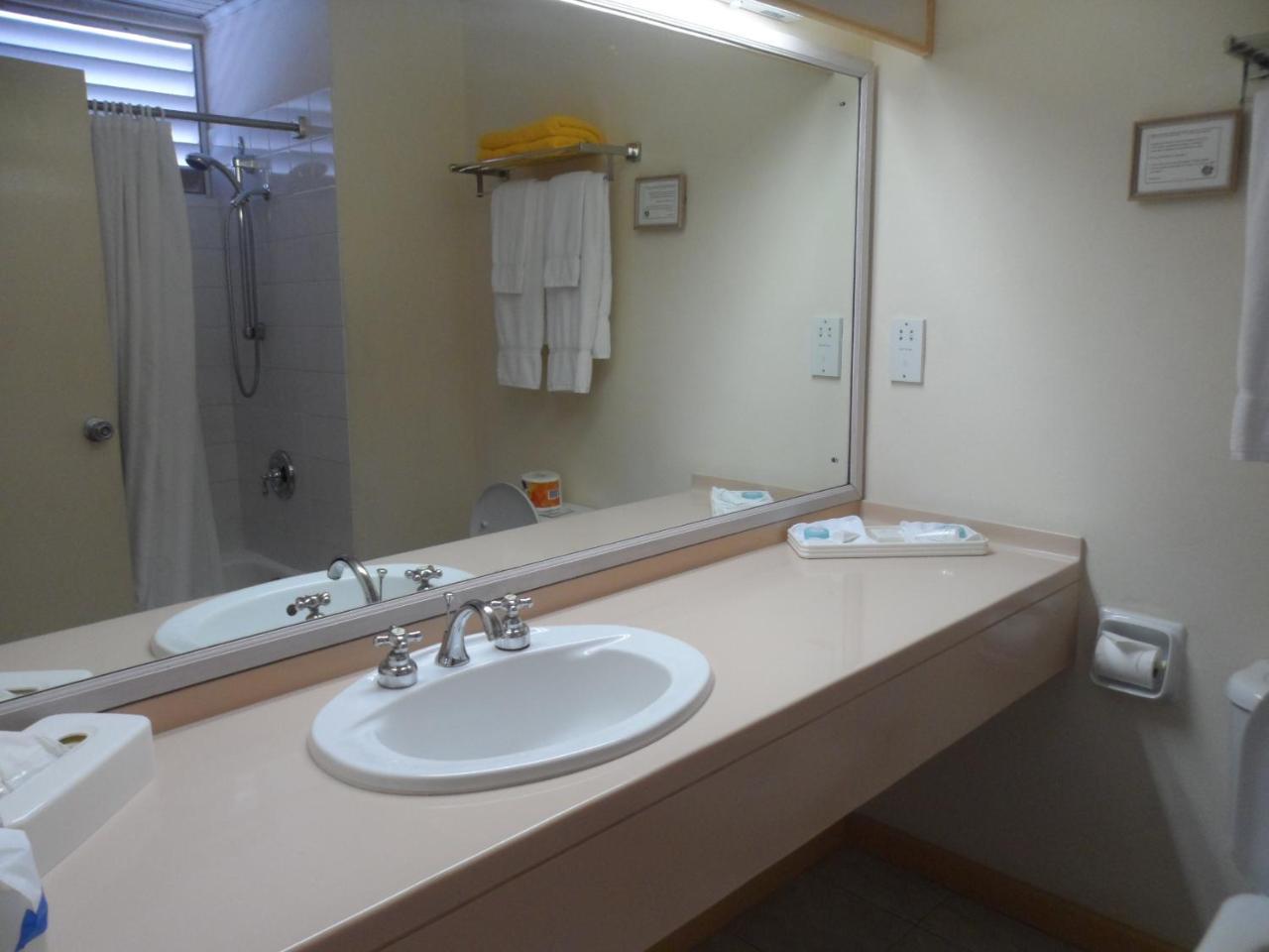 Hotel Pommarine บริดจ์ทาวน์ ภายนอก รูปภาพ