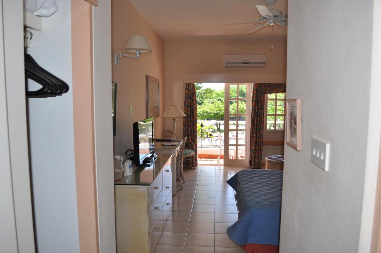 Hotel Pommarine บริดจ์ทาวน์ ภายนอก รูปภาพ