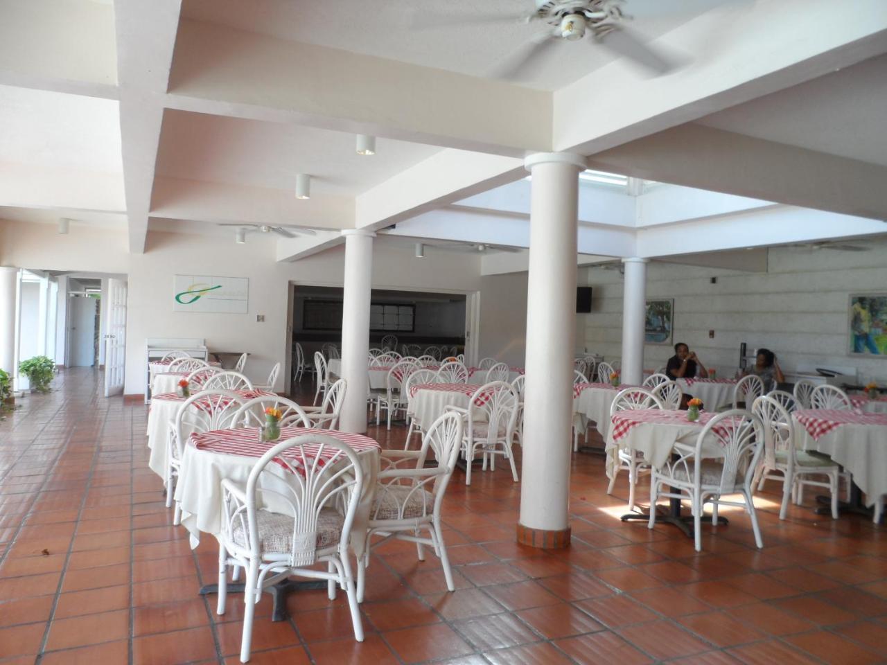 Hotel Pommarine บริดจ์ทาวน์ ภายนอก รูปภาพ