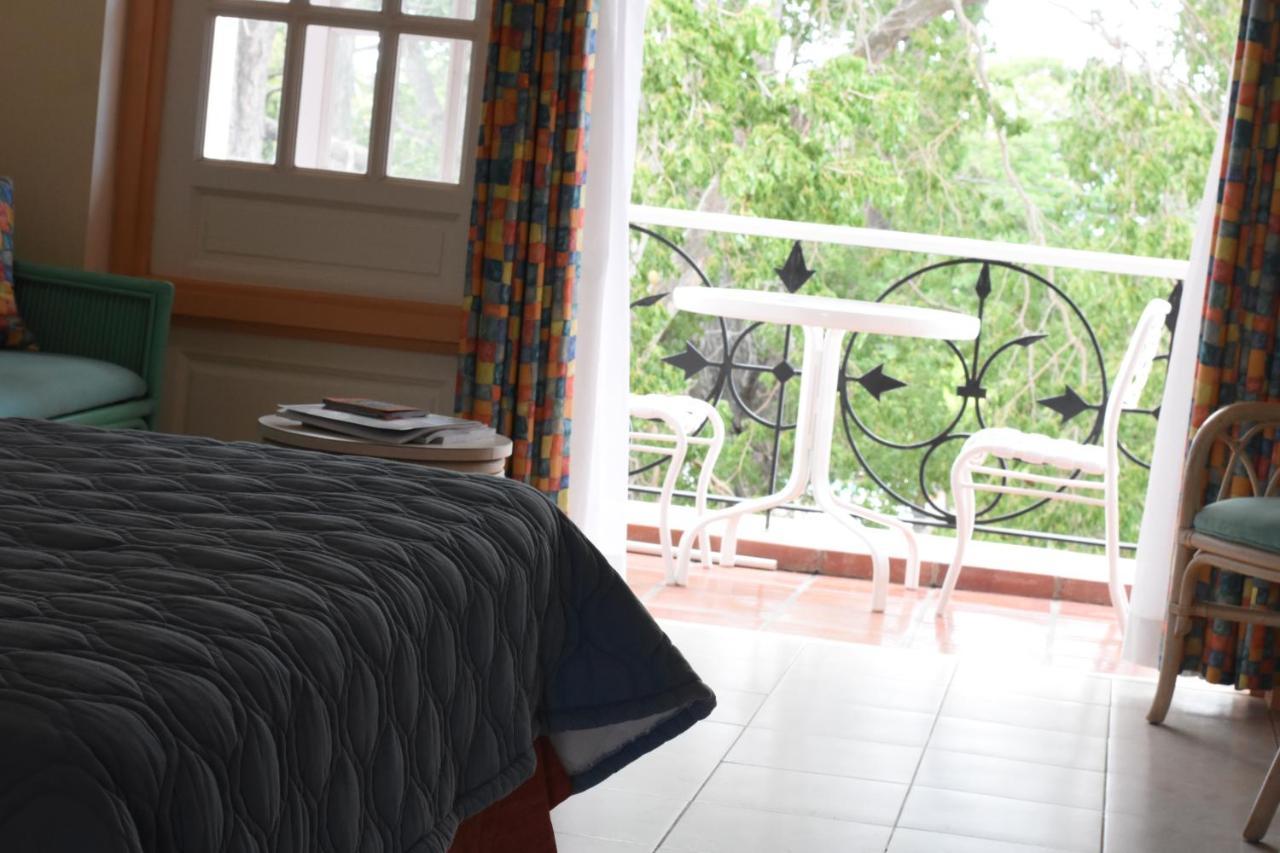 Hotel Pommarine บริดจ์ทาวน์ ภายนอก รูปภาพ