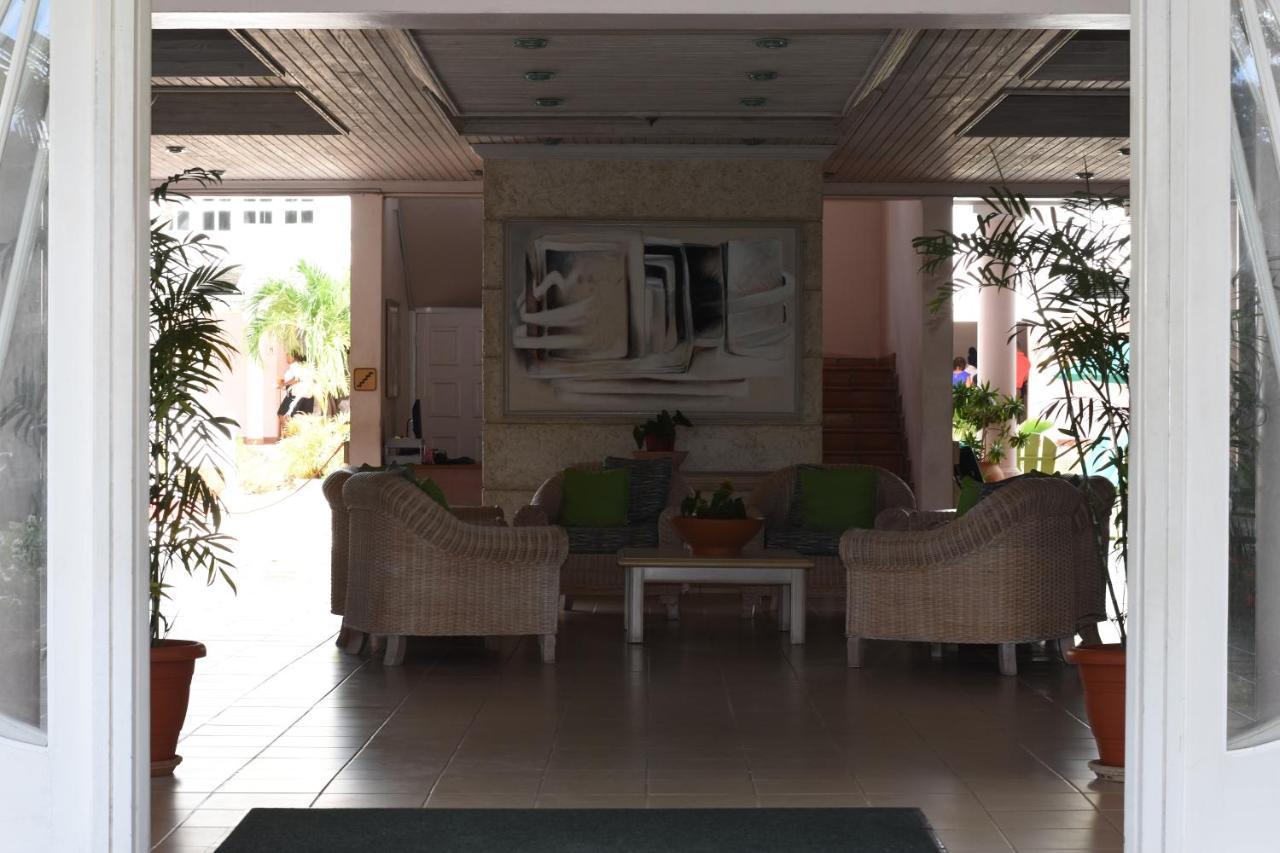 Hotel Pommarine บริดจ์ทาวน์ ภายนอก รูปภาพ