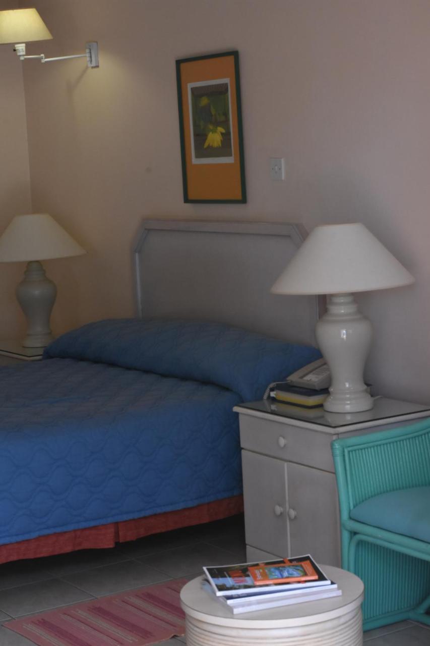 Hotel Pommarine บริดจ์ทาวน์ ภายนอก รูปภาพ